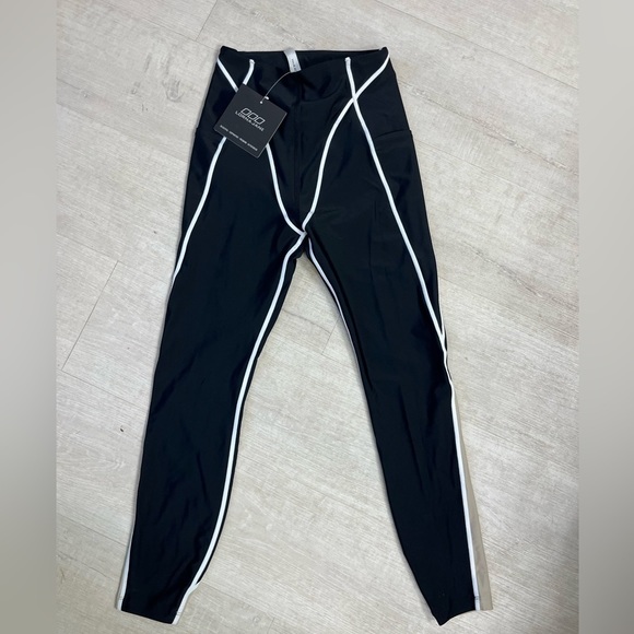 Lorna Jane Pants - Lorna Jane Accentuate Phone Pocket Ankle Biter Legging